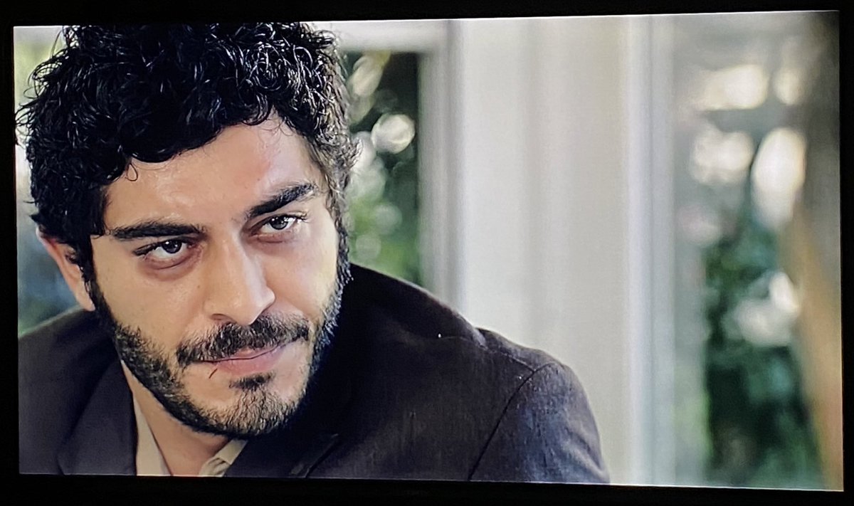 ekmydrug's tweet image. Questo sguardo ✨✈️
Io mi inchino a Burak comunque 

#Interrupted