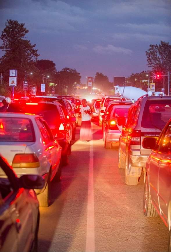 🚘 🚧  #PlayYourPart in reducing traffic jam and ensuring safe roads this festive season. Remember to stay in your designated lane unless overtaking. 

📸 KCCA
#RoadSafetyug
 #RoadSafety
#UGRoadSafetyWeek2023
