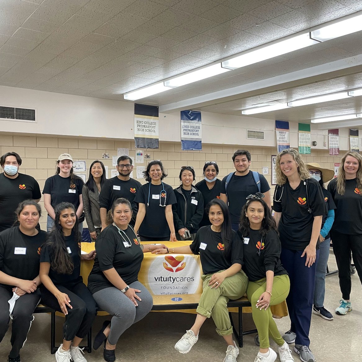 We made a difference in November!
👩‍⚕️ 47 dedicated clinicians
👨‍⚕️ 82 non-clincal volunteers
🙌 449 individuals served
💪 69 vaccinations administered
🏥 30 prescriptions offered
💇‍♂️108 haircuts
🧡113 doses of Narcan distributed

Volunteer! vituitycares.org/contact-us/

#VituityCares