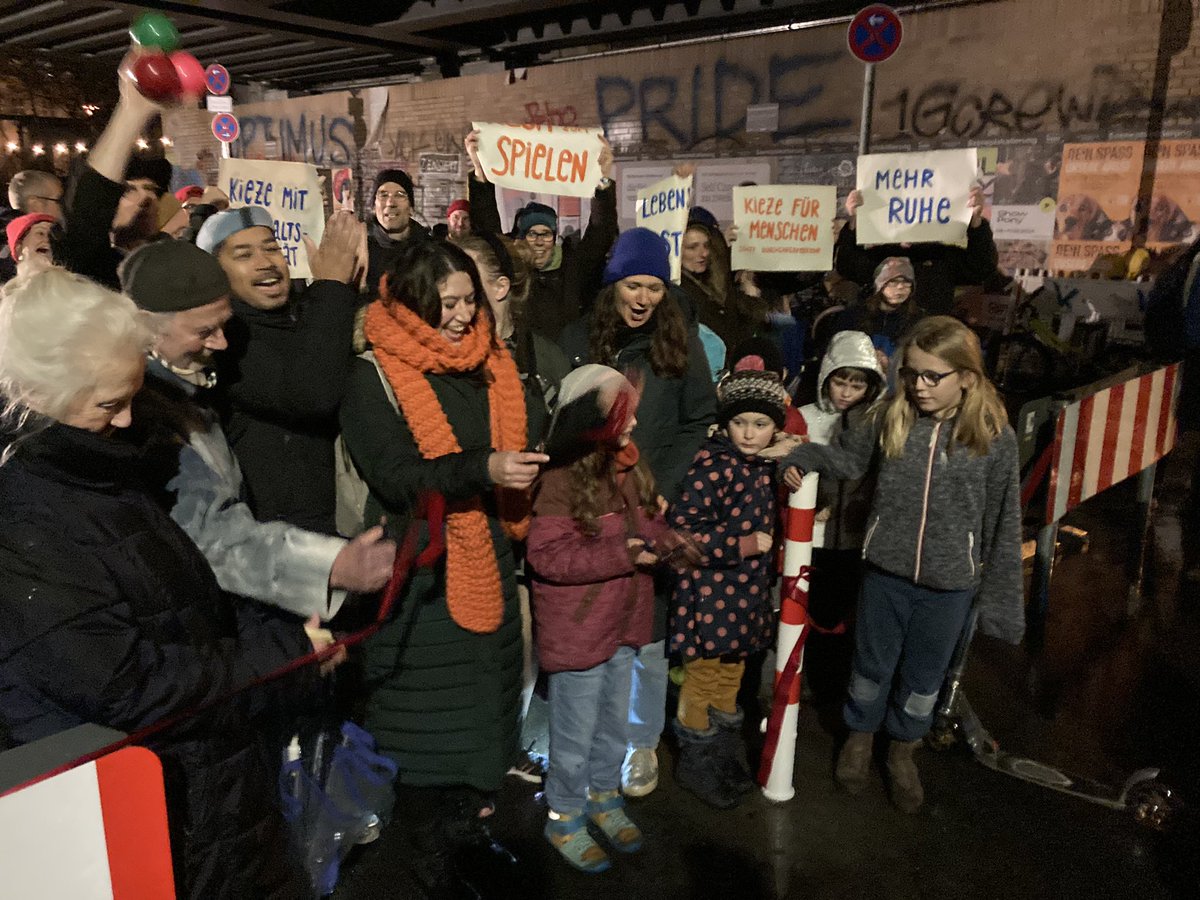 Lichtenberg feiert den öffentlichen Raum! Der erste Schritt zum ersten #Kiezblock ist gemacht. Willkommen im #Kaskelkiez! 🧑‍🎄🎄