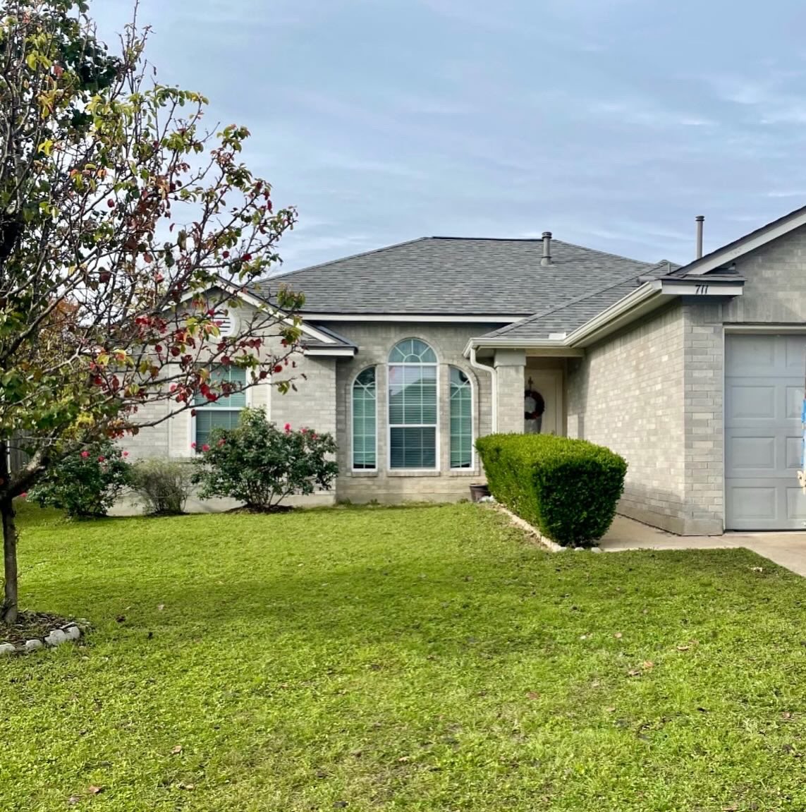 C2CRoofs's tweet image. 👀Check out this incredible roof makeover featuring CertainTeed Georgetown Grey shingles! If you’re in need of a roofing contractor, don’t hesitate to contact us 📞 we’d be happy to schedule a free roof inspection for you 🧐888-315-0169 #bbbaccredited #austincontractor