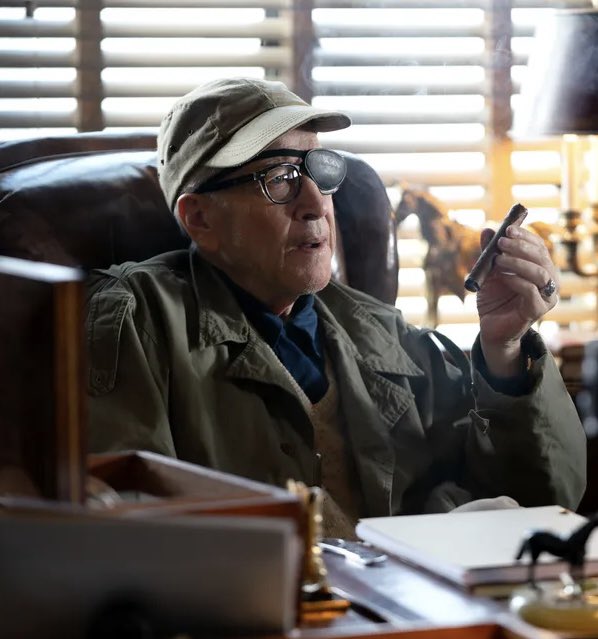 DiscussingFilm's tweet photo. David Lynch says his main requirement for taking on a role in ‘THE FABELMANS’ was getting a bag of Cheetos.

“I love them. Any chance I can, I get them. But I know that they’re not exactly health food. So when I do leave the house and I get a chance to… But I don’t get them that often, honestly. If I do get them, I want a big bag. Because once you start… you need to have a lot before you could slow down and actually stop. Otherwise, with a small bag, then you’d be prowling for days to find more […] It’s incredible flavour.”

(Source: https://t.co/dEE7nvWOHM)