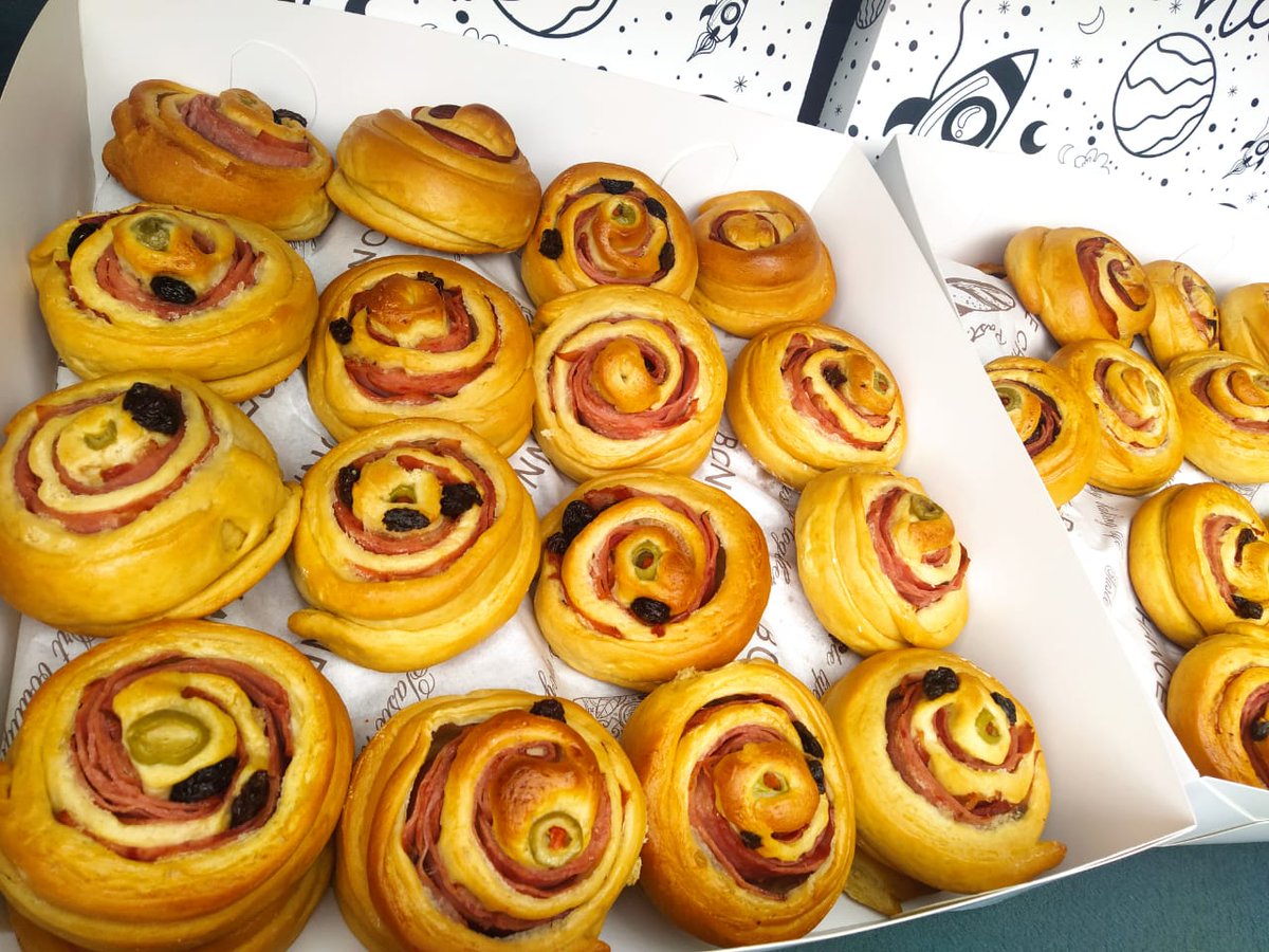 Nuestros rolls de pan de jamón no pueden faltar en tu mesa esta navidad!🎅

$2 la unidad
Pedido mínimo de 5 roles
¡También tenemos una presentación mini y aceptamos pedidos al mayor!

#Guatire #Guarenas