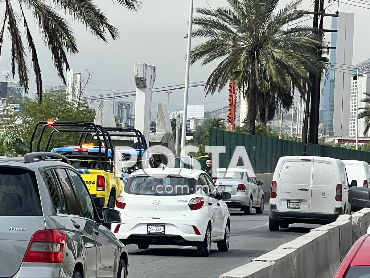 postamx's tweet photo. #POSTAAlerta #ÚltimoMomento
❗️Abandonan cuerpo sin vida frente a la estructura de la Virgen de Guadalupe en avenida Constitución en los carriles exprés 😱
https://t.co/HQP3xHsgBg
@RayElizalder
#avenidaconstitución #constitución #carrilesexpres #POSTAMX #POSTANL https://t.co/7NWZfzHSGY