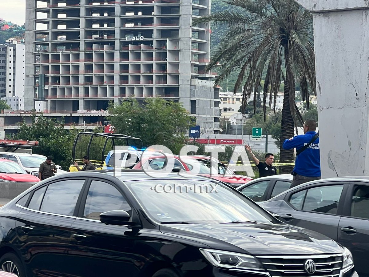 postamx's tweet photo. #POSTAAlerta #ÚltimoMomento
❗️Abandonan cuerpo sin vida frente a la estructura de la Virgen de Guadalupe en avenida Constitución en los carriles exprés 😱
https://t.co/HQP3xHsgBg
@RayElizalder
#avenidaconstitución #constitución #carrilesexpres #POSTAMX #POSTANL https://t.co/7NWZfzHSGY