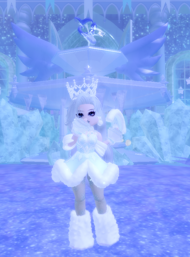 FeEEEEErRRRRT's tweet photo. @SeizariRH @Juwieflan Here is my entry for WINTER WONDER LAND! "Mrs. Frost" ( I used cold blue winter for the light settings in royale high!) https://t.co/je71KvDTwG