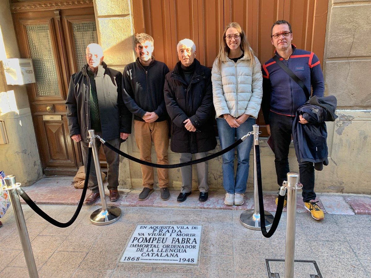 polcabuti's tweet photo. Avui hem estat a Prada a l'homenatge pel 75è aniversari de la mort de #PompeuFabra, convidats per l'Ajuntament de Prada. Teixim ponts per fer de les Jornades Fabra de #Codines un espai de referència que expliqui els Països Catalans a través de la llengua i del Mestre Fabra. https://t.co/UH5ZqF85cM