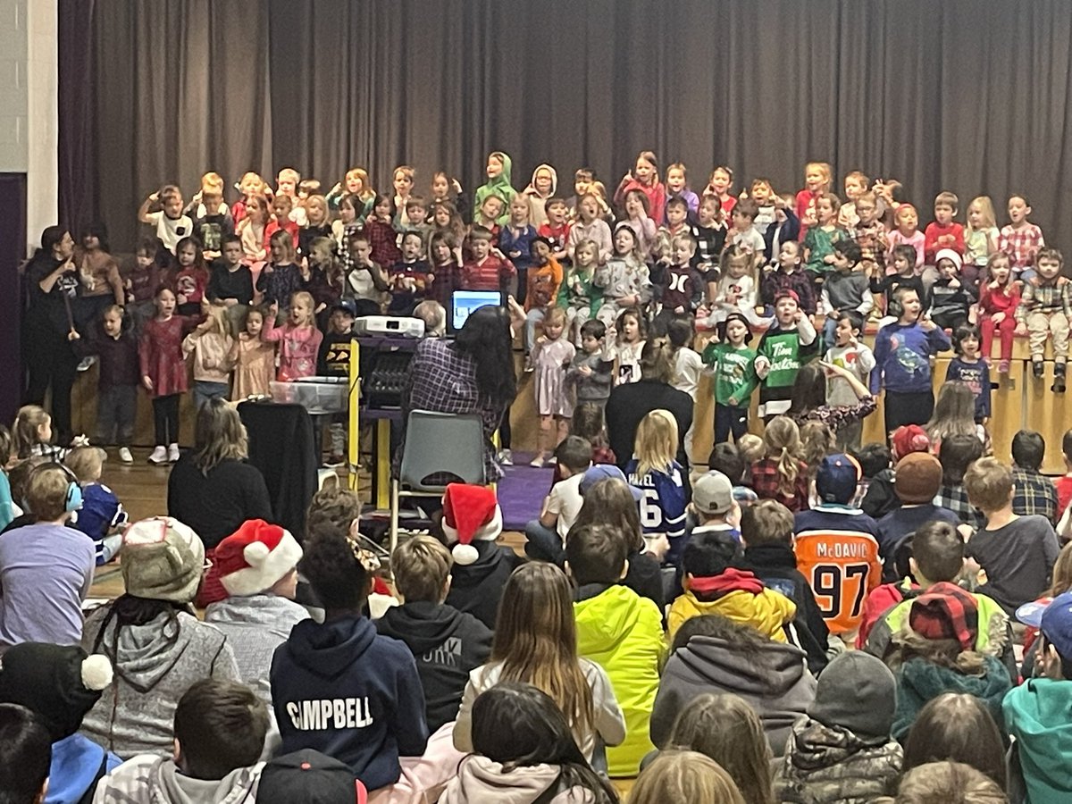 JamesStrathPS's tweet image. We are so proud of all our Strath performers in our Holiday Showcase. We loved having our community together again! #wearestrath