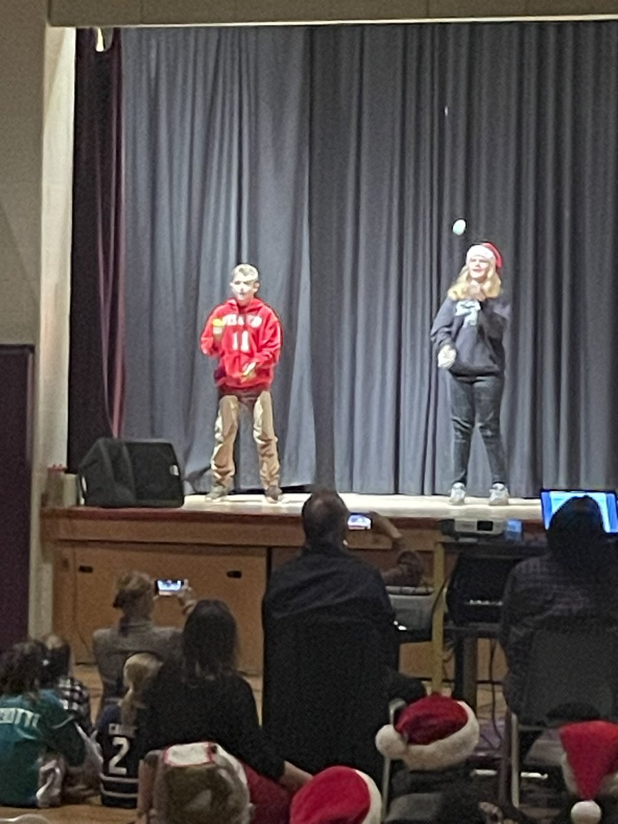 JamesStrathPS's tweet image. We are so proud of all our Strath performers in our Holiday Showcase. We loved having our community together again! #wearestrath