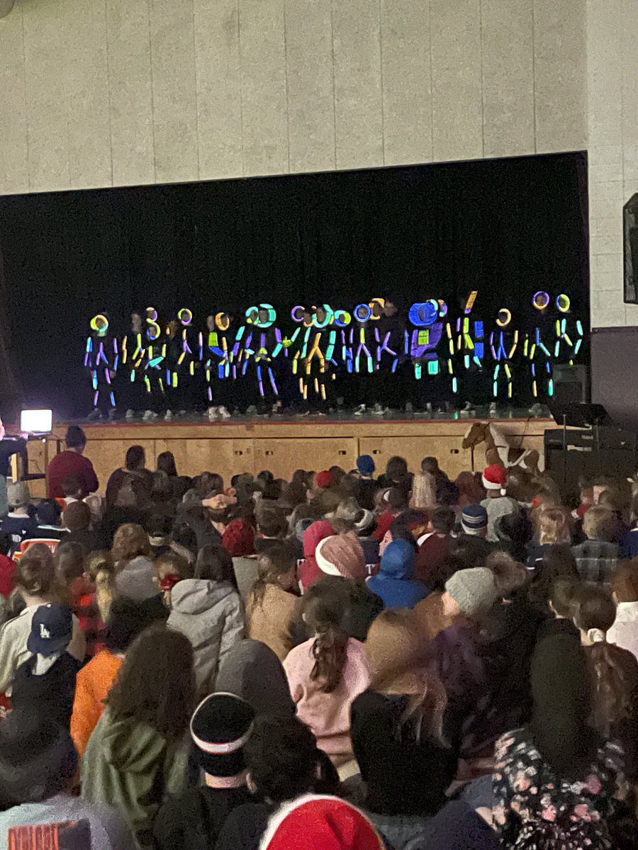 JamesStrathPS's tweet image. We are so proud of all our Strath performers in our Holiday Showcase. We loved having our community together again! #wearestrath