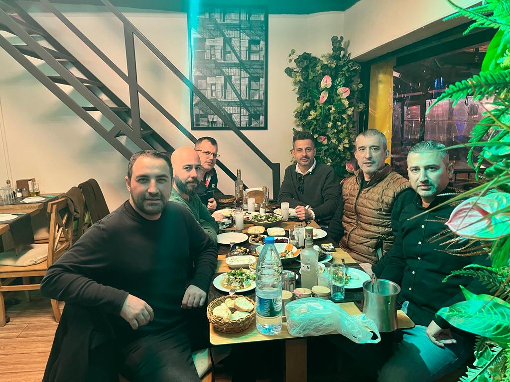 serhanergüz (@serhanerguz) on Twitter photo Transfer sezonu öncesi son hazırlıklar ☺
💛❤
<a href="/AtisOnur/">Onur Atış</a> <a href="/erginkaratas/">ergin karataş</a> <a href="/htgorkem/">gorkem turkyilmaz</a> <a href="/_abdullahcelebi/">abdullah çelebi</a> <a href="/BHakerler/">Burak Hakerler</a> Transfer sezonu öncesi son hazırlıklar ☺
💛❤
<a href="/AtisOnur/">Onur Atış</a> <a href="/erginkaratas/">ergin karataş</a> <a href="/htgorkem/">gorkem turkyilmaz</a> <a href="/_abdullahcelebi/">abdullah çelebi</a> <a href="/BHakerler/">Burak Hakerler</a>