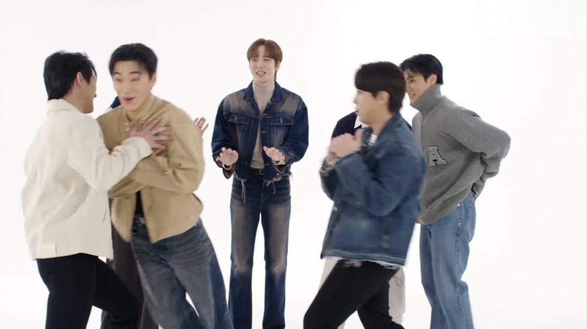 sankaissed's tweet photo. not ateez letting san just fall like that 😭😭

🏔️: “you guys are crazy” https://t.co/36KgOEFJ7b