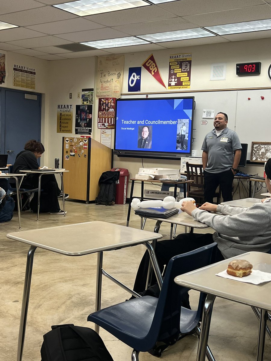 Thank you @CityofOxnard Council Member @lifeofmadrigal Oscar Madrigal for coming in this morning to talk to our academy students about the state of the city. Very informative!!! @OUHSD_CE @JacketPrincipal @ohs_jackets