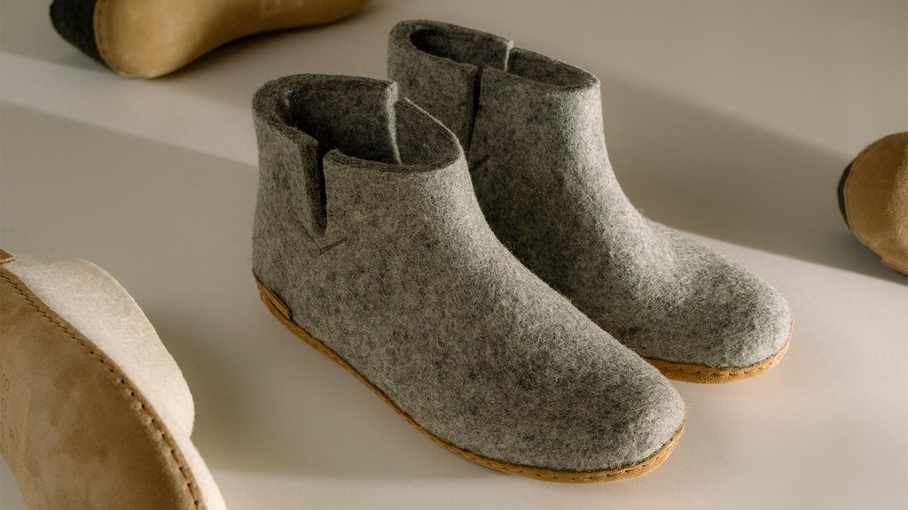 Glerups | Our Passion is Felt 🐑 Starting in 1993, Glerups are crafted using 100% no-itch wool, while the soles are made from locally tanned calfskin or natural rubbers. Shop the latest from Glerups below gravitypope.com/collections/gl…
