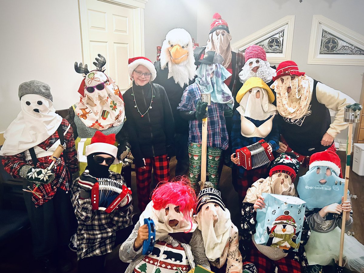 NEMHAu11F_tier1's tweet photo. These girls did a fantastic job spreading Christmas cheer and had SO much fun mummering at a retirement home. The seniors loved seeing these young @ne_eagles! They delivered beautiful handmade Christmas cards also, great job girls! https://t.co/fQNI0ENFEl