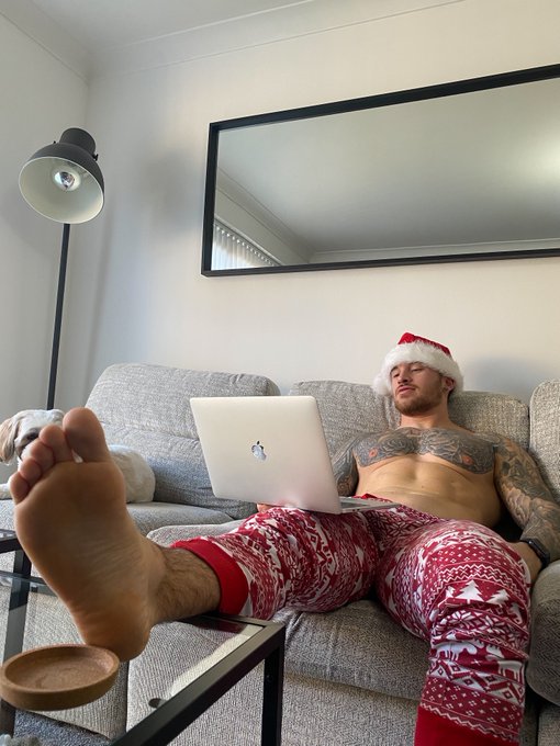 Replying to messages on https://t.co/3x6d7ZPEFy 👀 https://t.co/A49GrWz95d