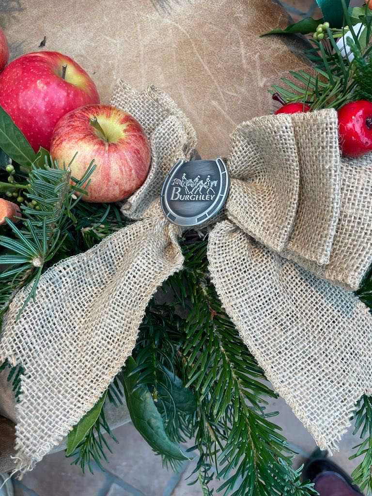 To celebrate this Christmas we’ll be sending some of our most recent Defender Burghley winners a festive Burghley wreath 🎄

Keep your eyes peeled to see some of their festive messages soon 👀 

#burghleyfamily #christmasatburghley #burghleyht #teamworkmakesthedreamwork