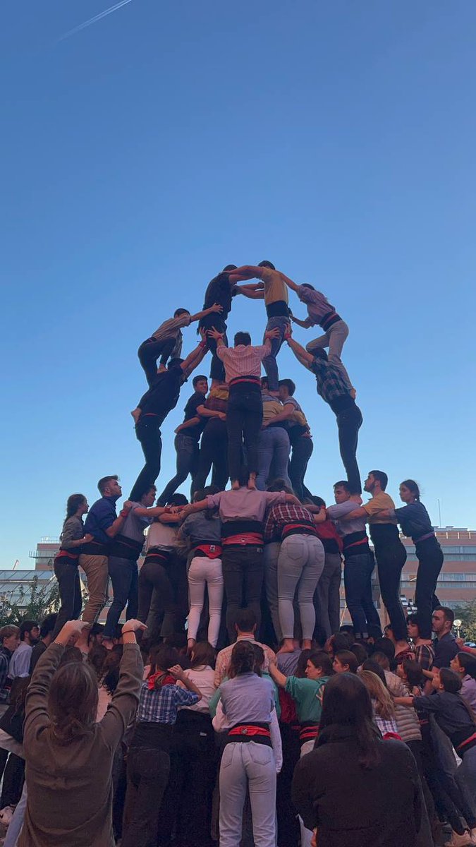 Gràcies per aquests regals d'assaig! Sou increïbles tota i cada una de vosaltres! Sense vosaltres, res tindria sentit.

Gaudiu d'aquesta setmana i sobretot de dijous, el XXVIIIÈ ANIVERSARI!

I moltíssimes gràcies a les colles i gent que han vingut a fer pinya!

#castellers