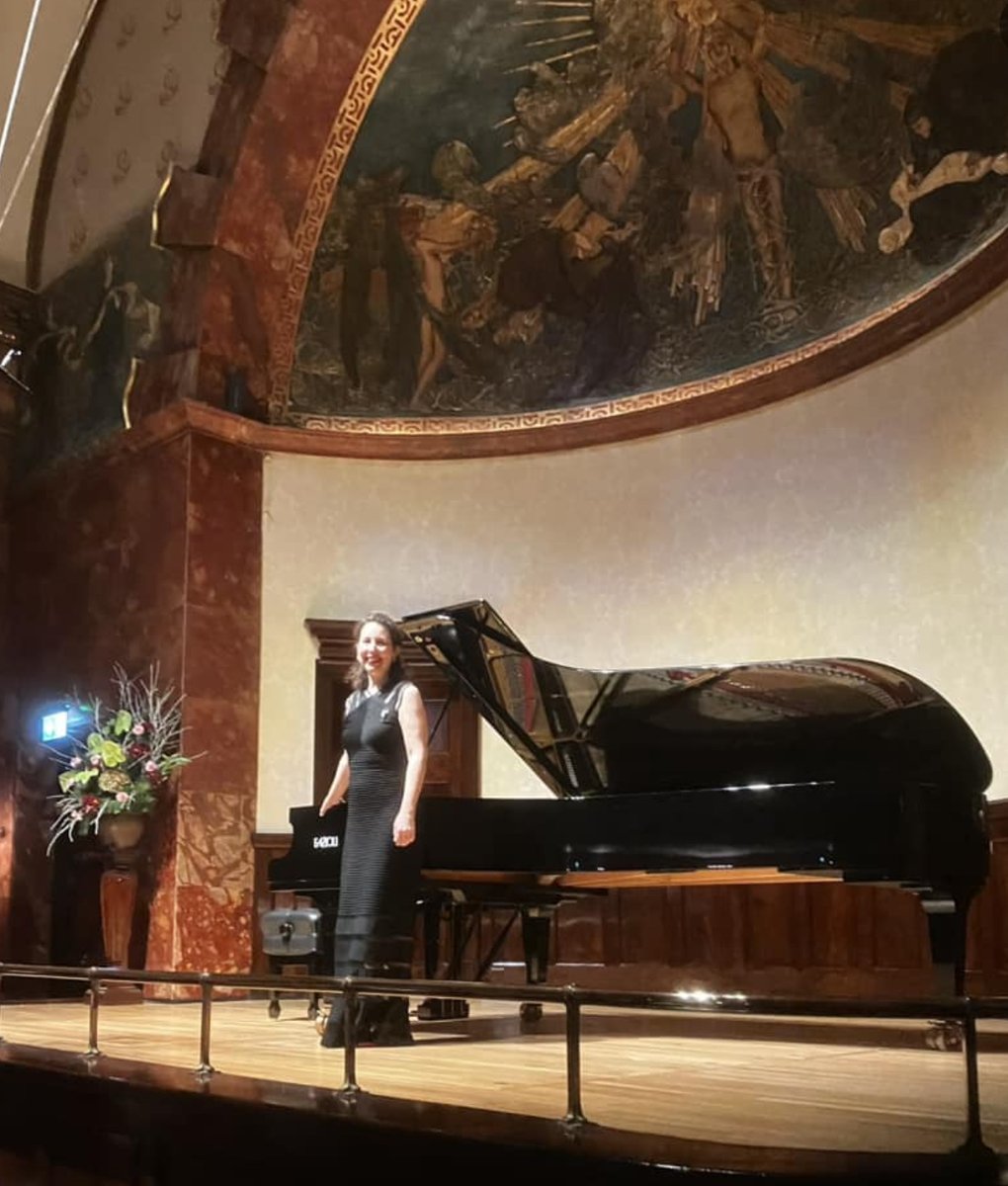 Thank u to full house @wigmore_hall tonight for a memorable evening.I dedicated my recital to my recently departed Guglielmo & also Julia MacRae, a longtime trustee of Wigmore who just died, as I learned right before going on stage.And thank you Mozart,Schumann & @Fazioli_Pianos!