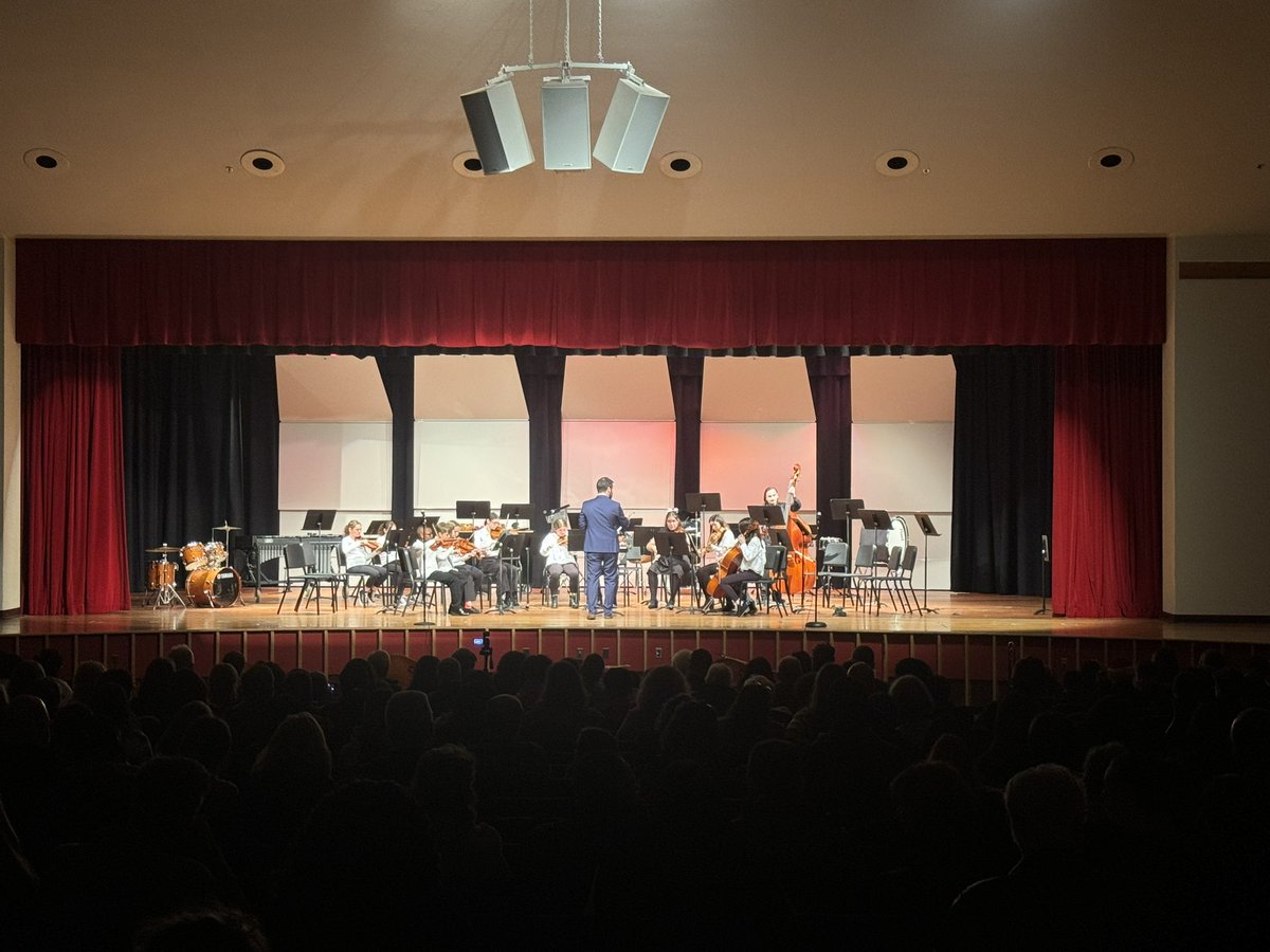 Orchestra students brought down the house tonight at our Winter Concert. What a lovely way to ring in the holiday! @MrGenovaESMS @MrJuhaszMPS <a href="/MPSArtsandMedia/">Amy Perras</a> #youngtalent