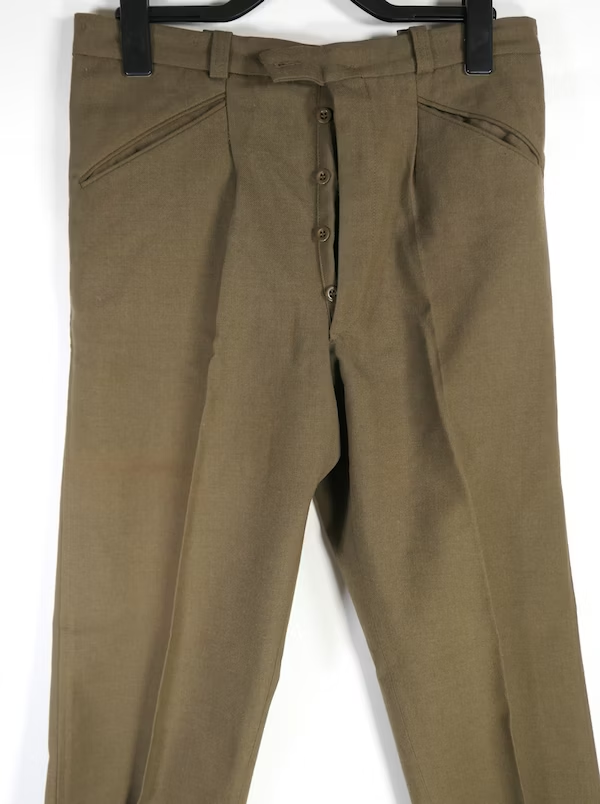 LDenicheurs's tweet photo. #TailleL - Pantalon - 29€
Pantalon militaire belge des années 70, laine, véritable taille haute avec 40cm de montant, coupe droite, boutons pour des bretelles, c'est un 10/10 sur 10 sur 10/10.
https://t.co/b7RoxvYgsk https://t.co/0ZgCxO7UzO