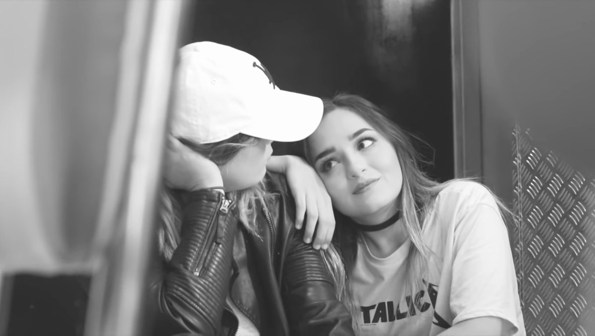 Cache_rsOOC's tweet image. Feliz Aniversario Calle y Poché, por muchos años más siendo felices tomadas de la mano... Hasta viejitas ❤️‍🩹✨

8 AÑOS CACHÉ