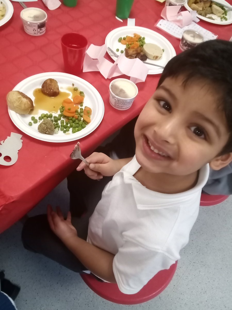 Christmas lunch was fun today, as we pulled crackers with our friends and listened to music. 🎵🎄 @CTS_Watford @headcherrytree #CTSearlyyears