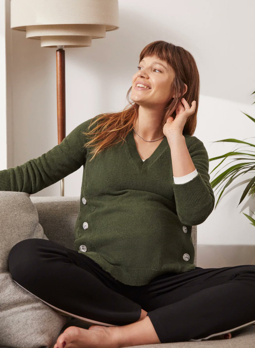 Stay cosy over Christmas in the Abi Greencash Jumper.
Shop the look: cur.lt/veip0ofsd

#isabellaoliver #pregnancy #stylethebump #maternitystyle