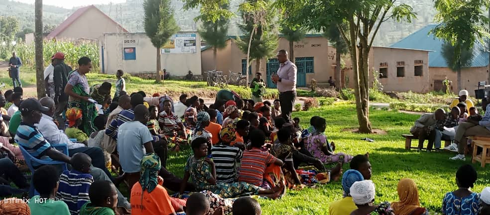 Zimwe mu ngingo zaganiweho mu Nteko z'abaturage zo kuri uyu wa 19/12/2023:
▪️Umutekano
▪️Ubwisungane mu kwivuza
▪️Isuku n'isukura
▪️Imihigo 2023/2024
▪️Gahunda ya Ejo Heza
▪️Imitangire ya serivisi.