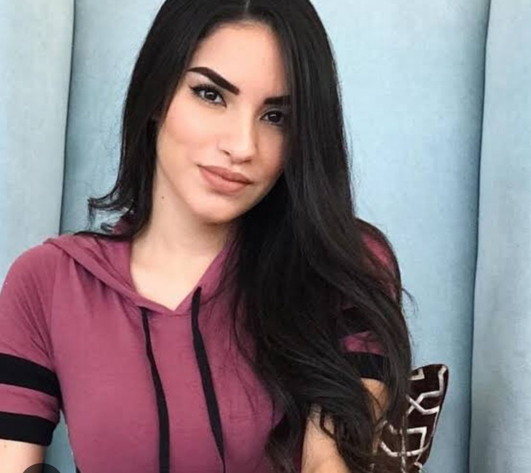 david_10_27's tweet image. Todos hablan de sororidad y empatía con las mujeres, pero ustedes a @KimberlyLoaiza_, la han tratado como trans y que tiene cuerpo de macho. Así mismo cuando a la hija le deseaban la muerte, nadie se movió, solo usan el karma como excusa. Asco, me dan los dobles morales.