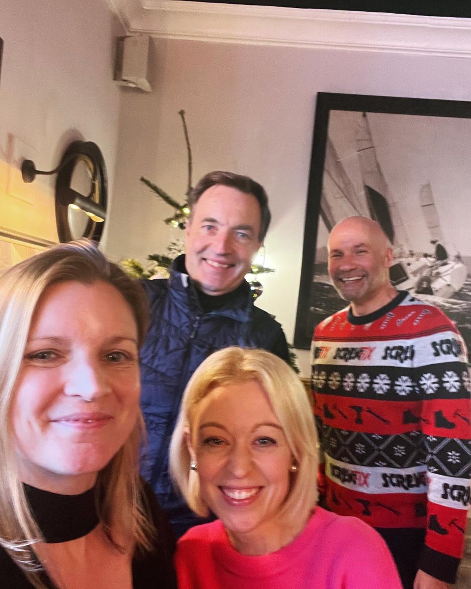 Lovely Christmas lunch out with the weather team - thanks for letting me join in still! 😅❤️🌤️ @weather_bee @weatherbraine @TheDanDowns