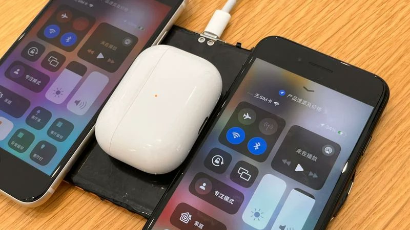 Vittorino1806's tweet image. Oggi sono state pubblicate alcune immagini che mostrato un prototipo di AirPower funzionante fin dall&apos;inizio del suo sviluppo.

#Apple #AirPower #AppleBlog #AppleNews