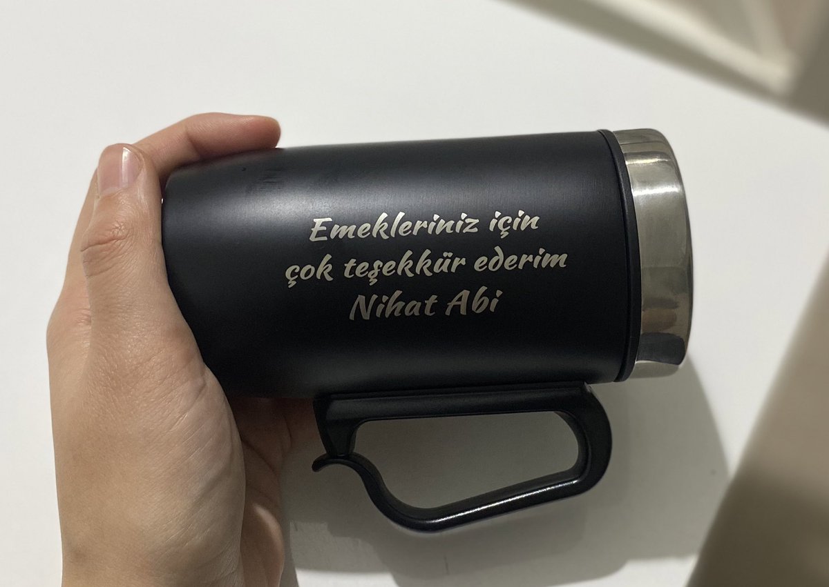 babam iş yerindeki bir kadın bayıldığında müdahale etmiş, akşam eve şöyle bir kargo geldi