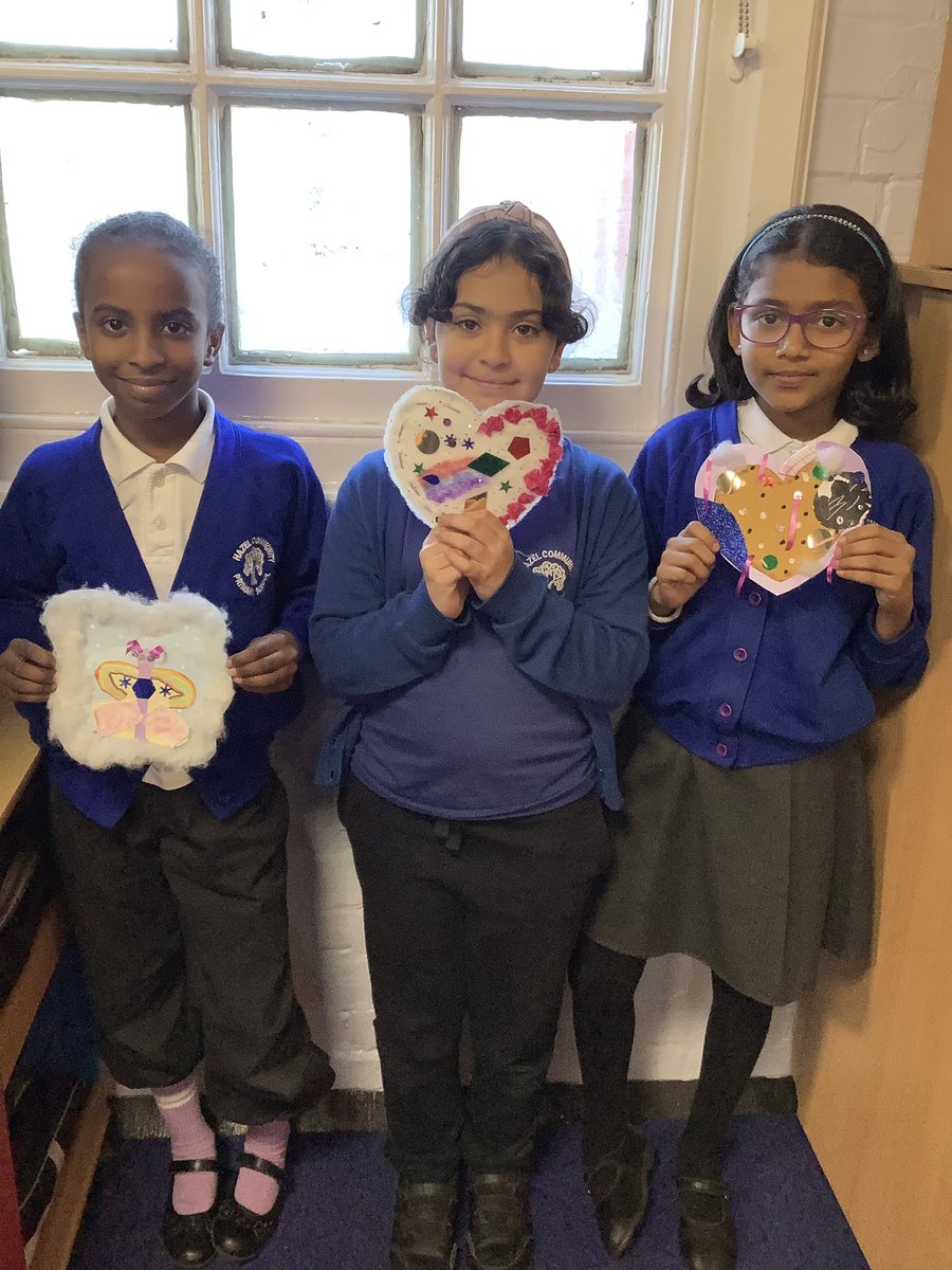 We have used scrap materials donated by factories and local organisations to make giant sequins. This will form a trail through the city centre this winter @jgradyartist @_ArtReach Watch this space 👀 @HazelSchool #ATrailOfGiantSequins #CreativityCouncil