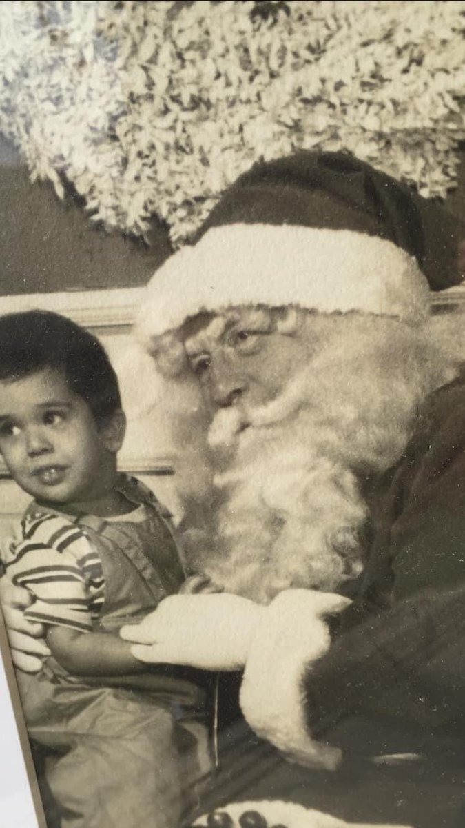 Wishing everyone an early Merry Christmas and a happy and healthy 2024 New Year 🤗🙏😁 this was me a little boy with Santa Clause 😂😂