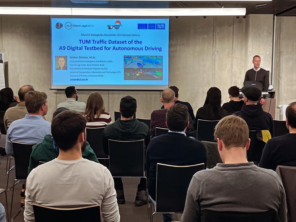 ITKnowledgeBnk's tweet image. We spent a great time at Munich Datageeks Christmas Edition meetup. Talks were excellent and our hosts from adesso surprised us with very delicious specialties. 

Thanks to Munich Datageeks for the organisation and to adesso for hosting the event!

@DataMunich #adesso