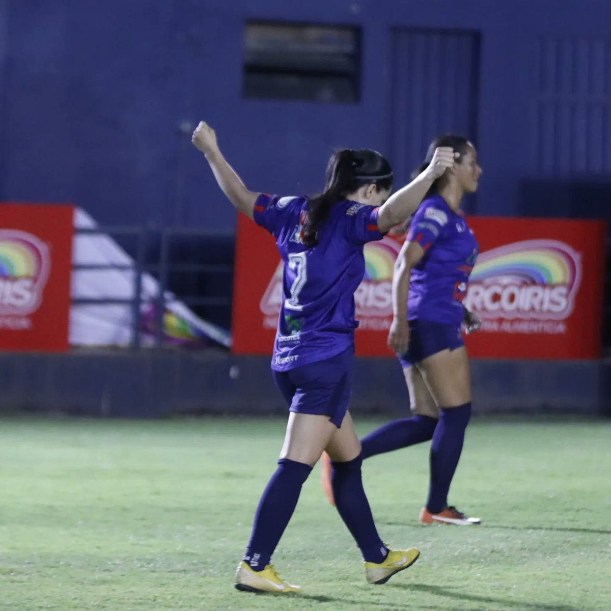 El campeón más popular del país 🌪🔥

Caravana Azulgrana es el nuevo monarca del Torneo 💙❤️

La alegría se duplicó porque obtuvieron los trofeos con sus equipos femenino y masculino.

Felicidades a éste grupo de socias y socios que festejaron en el barrio, en nuestra casa 🗣🏆