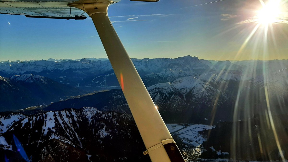 Bayrische Alpen bij Kochelsee en Garmisch-Partenkirchen #mountains #winter #Bayern #snow #aviation #alps @Alpenweerman @WeermanRoel @WeermanMichael @unwetterfreaks