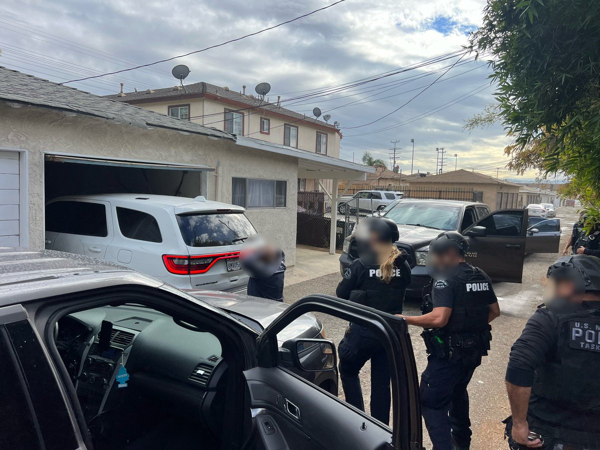 Your GND USMATF @USMarshalsHQ out doing their part to help North Hollywood @LAPDNorthHwdDiv Detectives locate and arrest a wanted Suspect for Robbery @LAPDCARRANZA @LAPDOVB @LAPDHQ @USMarshalsHQ ktla.com/news/local-new…