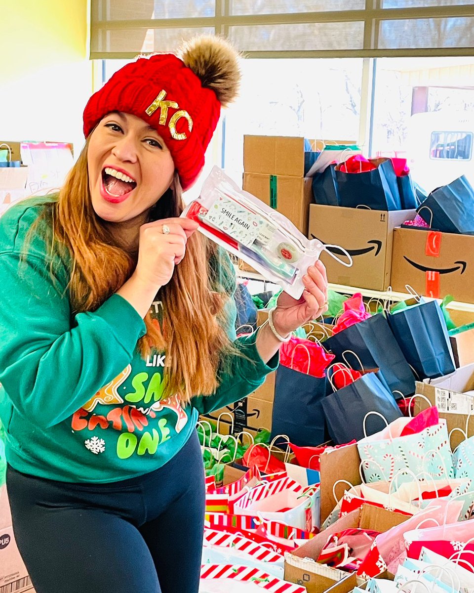 TopekaMOW's tweet image. Big thanks to @DeltaDentalofKS for supporting our Holiday Gift Bags program! 1500 Smile Kits were distributed to Meals on Wheels recipients in Douglas, Jefferson, and Shawnee counties and PACE participants across Topeka, Lawrence, Kansas City, and Emporia. #DDKSSmileKits