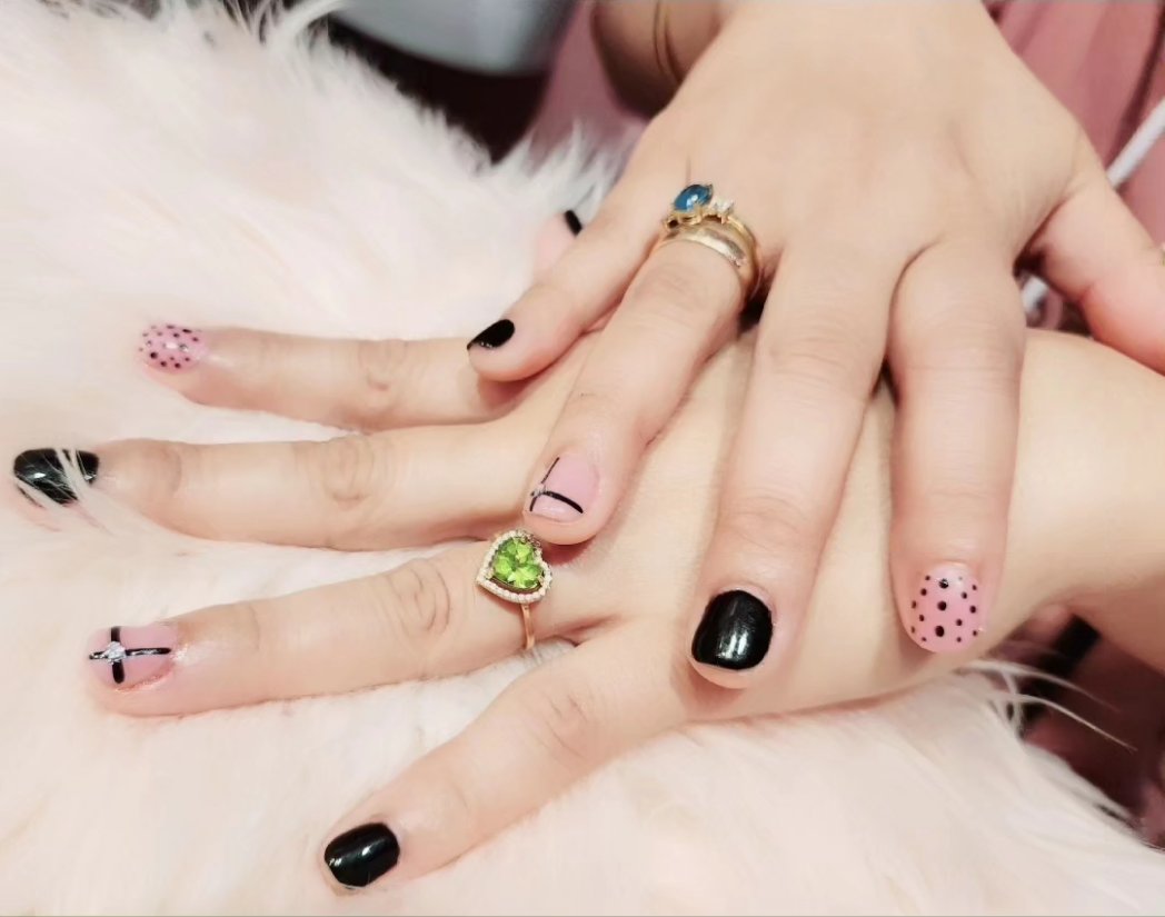 sherylje's tweet image. Thank you @nails_by_hanna0124 for making my nails pretty 💅😍🥰🩷😘

#pampertime💅👣 
#nailsartist 
#loveit❤️