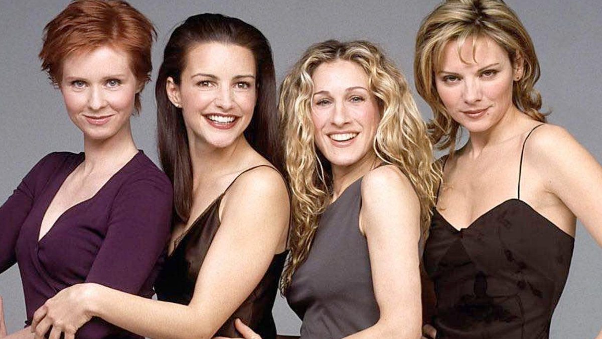 Amerika'yı yeniden keşfeder gibiyim Sex and the city izlerken.20 li yaşlarımda ne boş gelirdi bu kadınlar.Oysa şimdiki hayat algımla harikalar. 4 kadın 4 ayrı dünya.Hepsine biraz yakın hissediyor insan. Demek ki tecrübe ve zaman lazımmış bu dizinin tadına, eğlencesine varmak için