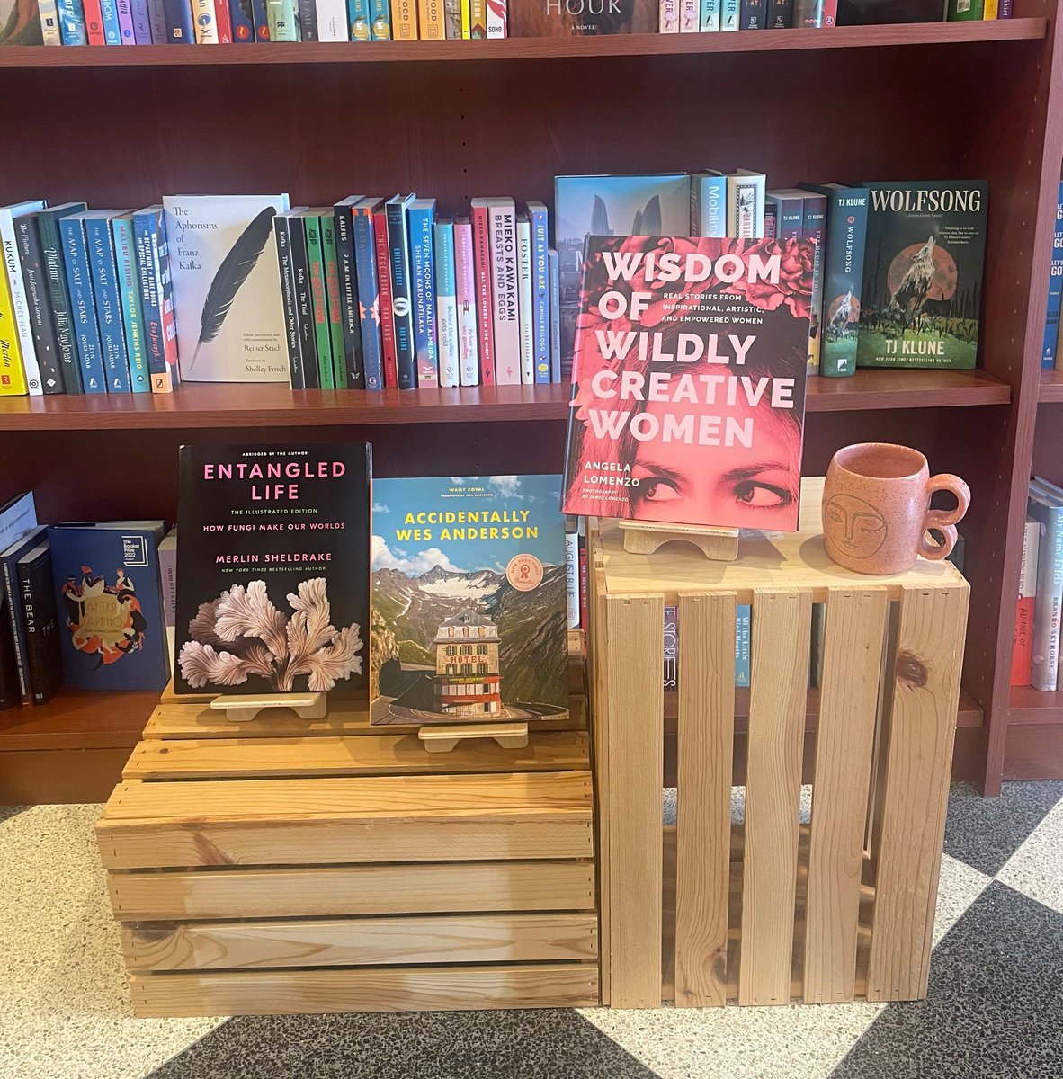 You’ve probably heard the saying “Don’t judge a book by its cover” countless times, but let’s be honest, we all do it. Certain book covers are simply works of art that deserve to be showcased, and the perfect spot for that is undoubtedly your coffee table!