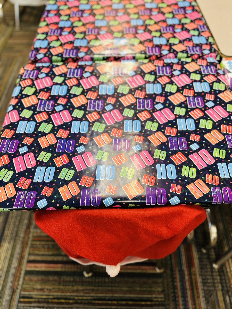 danielle_rausch's tweet photo. Wanna keep kids engaged and striving for improvement even when it’s 4 days away from Christmas Break?! I had 4 “Kangaroos” on Monday and now I’ve got over half my class leveling up with the power of wrapping paper 🤣🥳. #Superimprovers @wle_elem1955 #WeareWayne https://t.co/fmNfkjiaDu