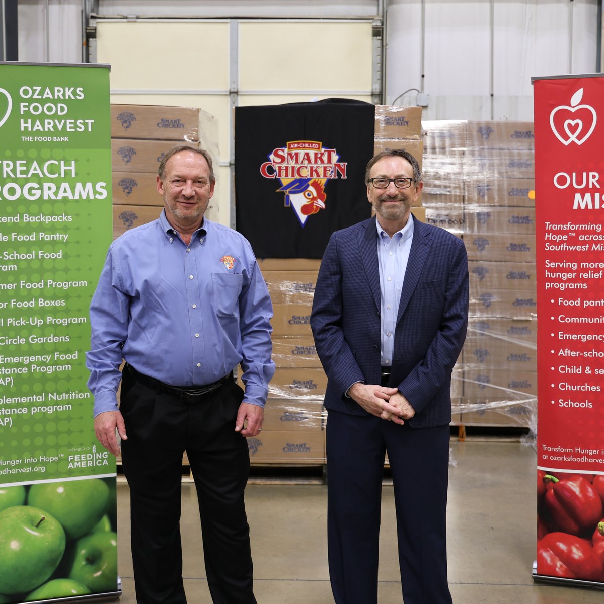 ozksfoodharvest's tweet image. Ozarks Food Harvest received more than 6,300 pounds of chicken this morning as part of Smart Chicken's 21st annual Smart Giving Holiday Challenge campaign! Thank you, @SmartChicken, for making a big difference for our neighbors in need.