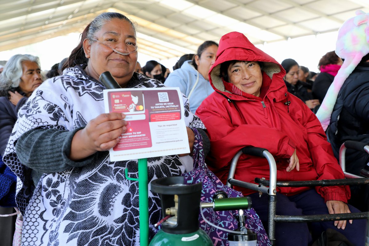 jcgrmx's tweet photo. Hoy continuamos entregando tarjetas del Programa Integral “Mujeres con Bienestar”, entregamos 6,500 tarjetas en el municipio de Ixtapaluca, en compañía de Felipe Arvizu, Presidente Municipal de #Ixtapaluca y de José Antonio Vázquez Rodríguez, Director Regional de Bienestar. https://t.co/bzGr7hycZv