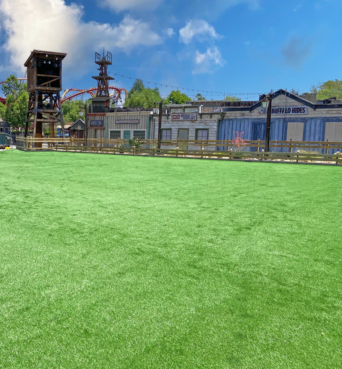 Stand out with synthetic turf so clean &amp; green, it looks real! Cover unsightly flooring with our wide selection of turf event flooring.
#eventflooring #eventturf #customturf #outdoorturf #floorcover #stadiumturf #arenaturf #realisticgrass #sportturf #syntheticturf #turflife #turf