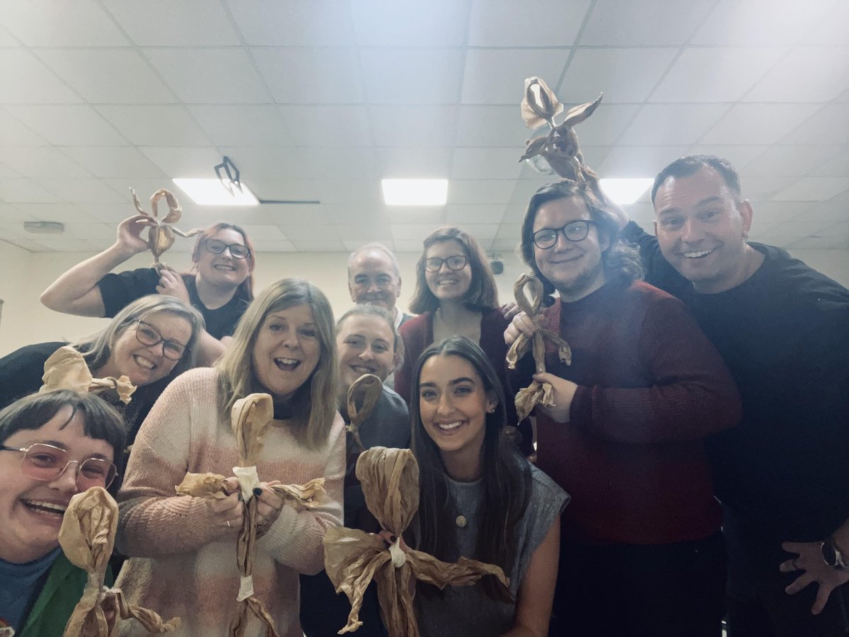 SamuelCPearson's tweet image. Last week, I attended another @KazbahTheatre workshop, led by @Fliss_Donnelly!

#puppetry #bunraku #paperpuppet #performance #workshop