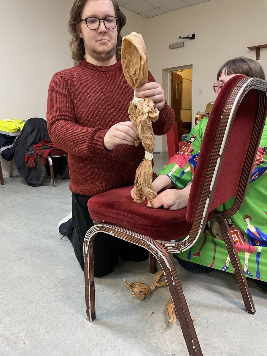 SamuelCPearson's tweet image. Last week, I attended another @KazbahTheatre workshop, led by @Fliss_Donnelly!

#puppetry #bunraku #paperpuppet #performance #workshop
