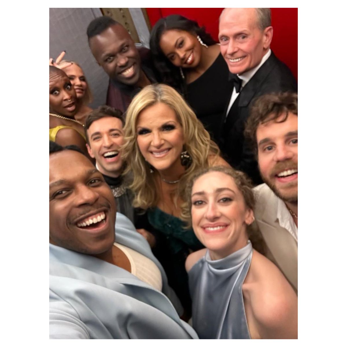 leslieodomjr's tweet photo. Week 15

When it’s gone, it’s gone. 

Soaking up all the moments. https://t.co/4rUeT1gAKQ